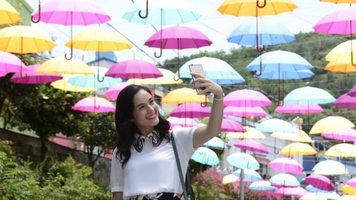 Ini Kisah Seru Chelsea Islan Seputar Selfie dengan Penggemar