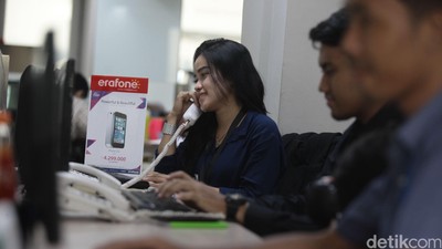 Suasana Aktifitas Call Center Erafone
