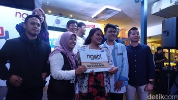 Ini dia kelompok yang memenangkan video menggunakan Samsung Galaxy Note 7 dan berhasil mendapatkan uang tunai 5 juta rupiah. Foto: detikINET/Adi Fida Rahman