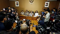Sebelumnya, penggeledahan yang dilakukan tim dari Direktorat Reskrimsus dan Reskrimum Polda Metro Jaya di rumah Gatot di kawasan Pondok Pinang, Kebayoran Lama, Jaksel, adalah untuk memback up Polres Mataram yang sebelumnya menangkap Gatot di sebuah hotel.