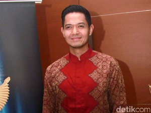 Dude Herlino Ceritakan Kondisi Keluarganya Terdampak Bencana di Padang