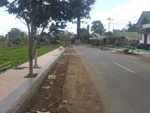 Di Bantaeng, Trotoar Cantik dan Rapi Dibangun Hingga ke Desa