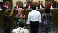 Para saksi diambil sumpahnya.