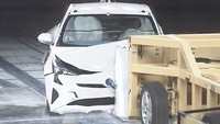 Toyota mengajak detikOto menyaksikan uji tabrak yang menguji tingkat keamanan dan keselamatan mobil Toyota saat terjadi kecelakaan.