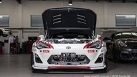 Mobil ini diinstal dengan perangkat widebody dari Rocket Bunny.