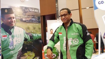 Kadang dalam acara tertentu, dia mengenakan jaket Gojek. (Foto: detikINET/Anggoro Suryo Jati)