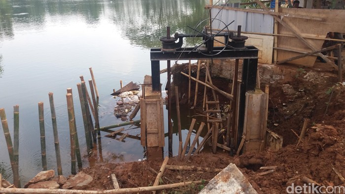 Setu Rawa Ambon Meluap Akibat Saluran Air yang Tersumbat