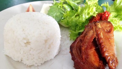 Ada Ayam Kalasan Manis Gurih dan Jus Kopyor Durian di Kedungsari