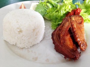 Kedungsari: Sedapnya Ayam Kalasan Lembut dengan Iringan Jus Kopyor Durian
