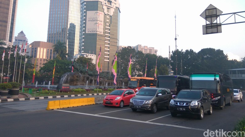 Hindari Razia, Banyak Pengendara Berpelat Genap Berangkat Kerja Lebih Pagi Hindari Razia, Banyak Pengendara Berpelat Genap Berangkat Kerja Lebih Pagi