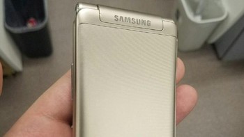 Sekarang Galaxy Folder 2 dibekali prosesor octa core Snapdragon 425, dengan RAM sebesar 2 GB. Foto: Istimewa