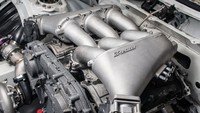 Mobil ini dilengkapi twin-charger kit yang bisa menggabungkan turbo dan supercharger.