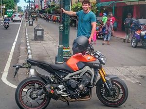 Turing Pakai MT-09, Freestyler Australia Ini Terkesan dengan Indonesia