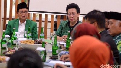 Djan Faridz Terima GKR Hemas