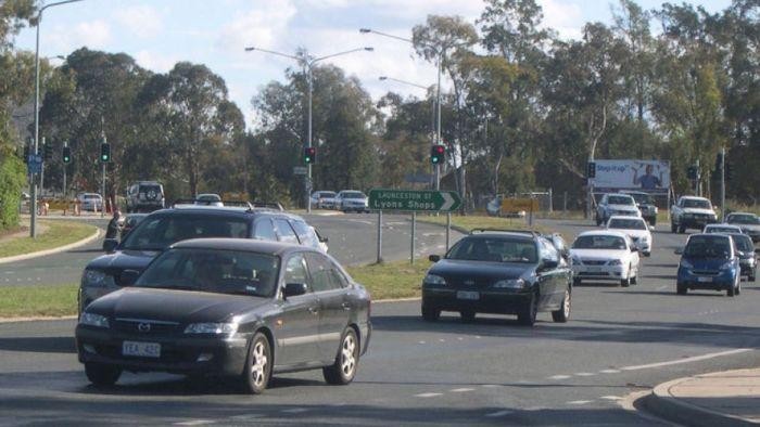 Kirim SMS Sambil Mengemudi di Canberra Didenda Rp 5 Juta