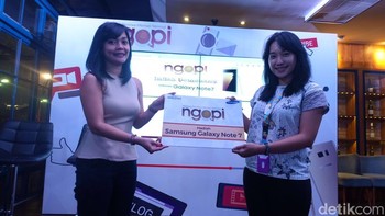 Dan ini yang paling beruntung dapat membawa pulang doorprize Samsung Galaxy Note 7 yang diserahkan langsung oleh Fia Handayani perwakilan Samsung Electronics Indonesia. Foto: detikINET/Adi Fida Rahman
