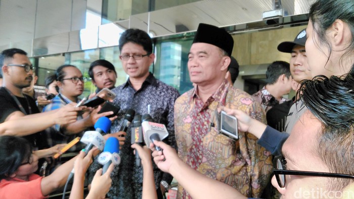 Mendikbud Tanggapi Protes Pegiat Budaya yang Tak Kunjung Terbang ke Selandia Baru
