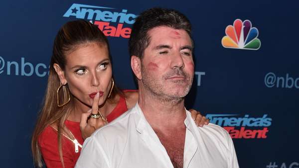 Aww, Heidi Klum Cium-cium Simon Cowell Aww, Heidi Klum Cium-cium Simon Cowell