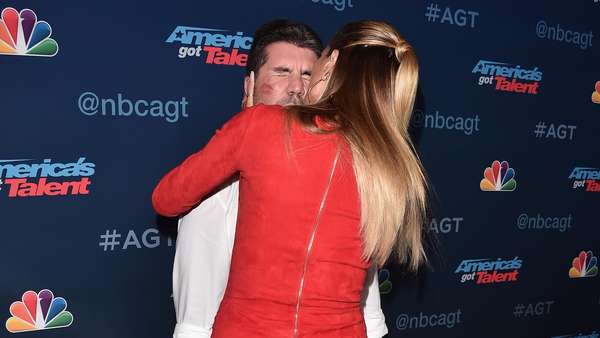 Aww, Heidi Klum Cium-cium Simon Cowell Aww, Heidi Klum Cium-cium Simon Cowell