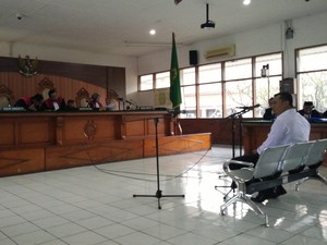 Didakwa Gratifikasi dan TPPU Senilai Rp 60 M, Bupati Ojang Terancam 20 Tahun Penjara