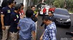Gatot Brajamusti Dihadirkan Saat Penggeledahan Rumah