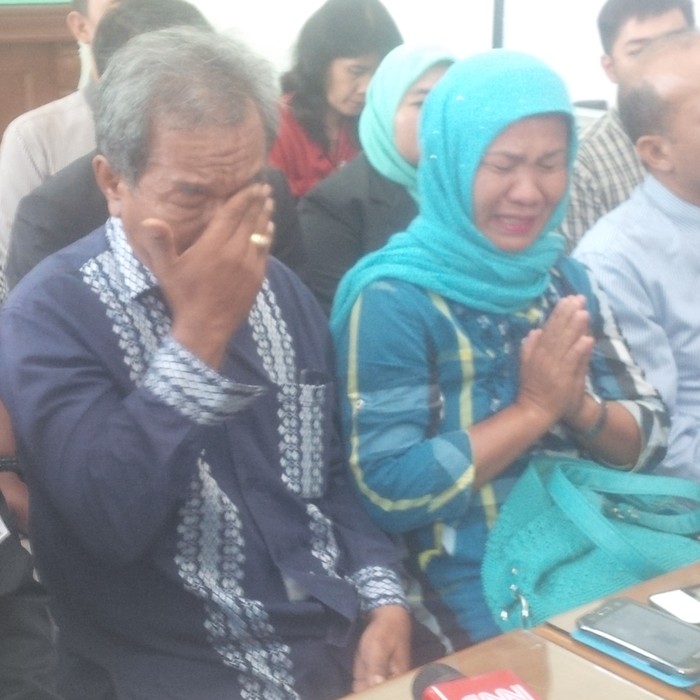 Ortu Tersangka Bom Bunuh Diri Medan Menangis Tersedu Meminta Maaf