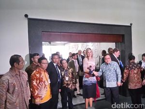 Di Depan Ratu Belanda, Bambang Pamer Subsidi Voucher