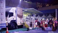 Tarian tradisional memeriahkan peluncuran truk Safari.