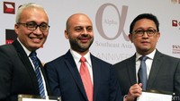 Dua anak usaha PT Bahana Pembinaan Usaha Indonesia (Persero) yaitu PT Bahana Securities dan PT Bahana TCW Invesment Management kembali raih dua penghargaan pada acara 10th Anniversary Alpha Southeast Asia - Annual Best Financial Institution Awards & Corporate Awards 2016 di Singapura. Pool/dok. Bahana.