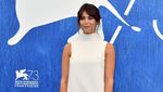 Gemma Arterton Pamer Kaki Jenjang