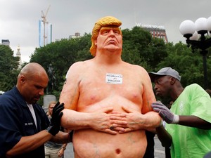 Patung Bugil Donald Trump Dilelang di AS, Profit untuk Kelompok Imigran