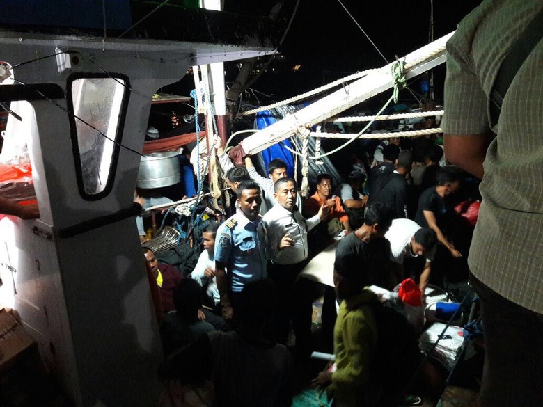 Curi Ikan, 174 WN Filipina Dideportasi RI dan Akan Disambut Presiden Duterte Curi Ikan, 174 WN Filipina Dideportasi RI dan Akan Disambut Presiden Duterte