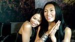 Anggun C Sasmi Eksis Selfie Bareng Kembarannya