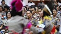 Kapolri menyaksikan aksi polisi cilik.