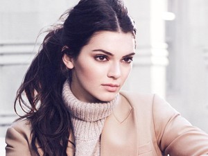 Coba Cara Kendall Jenner Hingga Lupita Nyongo Basmi Jerawat di Hari Libur