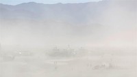 Diselenggarakan pertama kali pada tahun 1986 oleh Larry Harvey dan temannya, Festival Burning Man menjadi ajang pertemuan para komunitas dan pecinta seni. Sejumlah instalasi seni pun dibuat untuk memeriahkan acara (Jim Urquhart/Reuters)