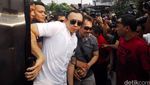 Gatot Brajamusti Dihadirkan Saat Penggeledahan Rumah