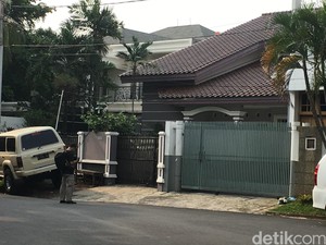 Polisi Geledah Kembali Rumah Aa Gatot Brajamusti Siang Ini