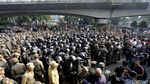 Warga Rawajati dan Satpol PP Bentrok