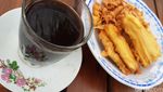 Udara Dingin, Enaknya Ngemil Pisang Goreng dan Kopi Klotok Hangat