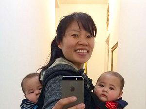 Kecam Wanita yang Aborsi Demi Karier, Ibu Pamer Foto Menyusui Bayi Sambil Kerja