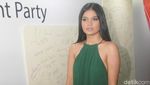 Gaya Citra Scholastika Dengan Halterneck Dress