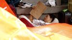 Warga Rawajati Bertahan di Tenda Darurat