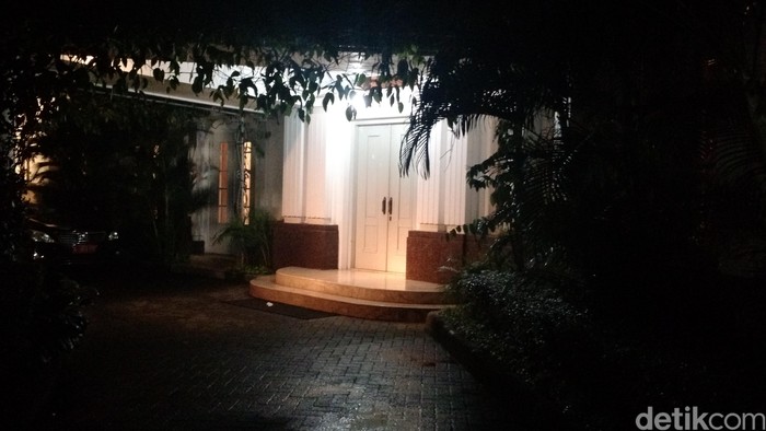 Ahok Bertemu Maia Estianty dan Dewi Persik di Rumah Dinas Gubernur