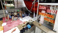 Warga yang berdagang pun menolak dipindahkan ke pasar PTSP.