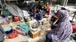 Warga Rawajati Bertahan di Tenda Darurat