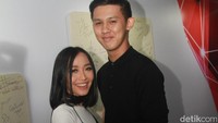 Makin lengket, keduanya tak canggung saling peluk. Pool/Gus Mun/detikFoto.