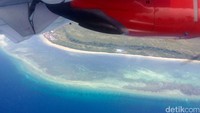 Kota Bau-bau berlokasi di Sulawesi Tenggara. Bagi yang naik pesawat ke sana, pilihlah duduk di dekat jendela. Untuk melihat panorama pulau-pulau cantik kala pesawat hendak mendarat (Afif/detikTravel)