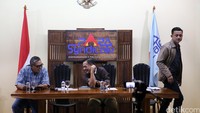 Diskusi ini dipicu oleh kontroversi tembakau, masalah kesehatan hingga politik ekonomi antar negara.