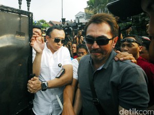 Pengacara Minta Rambut Aa Gatot Dites untuk Pastikan Kandungan Narkoba